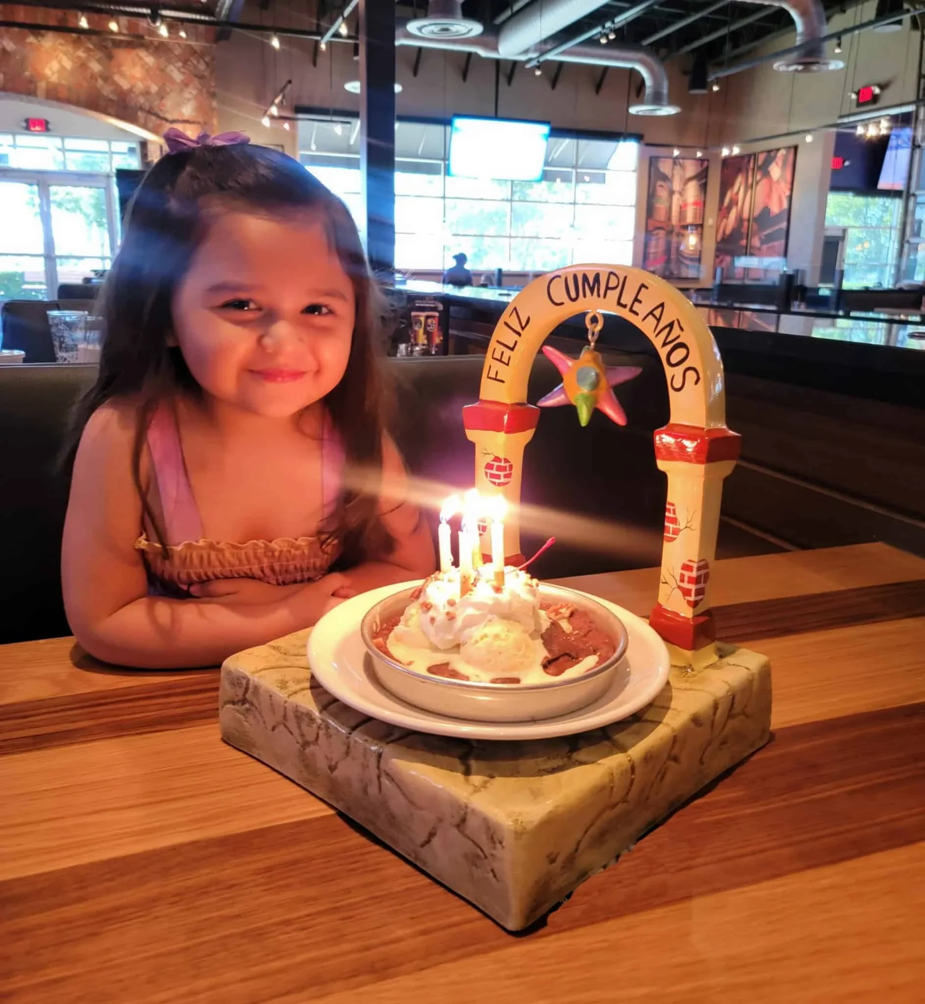 Bandeja con arco para postres